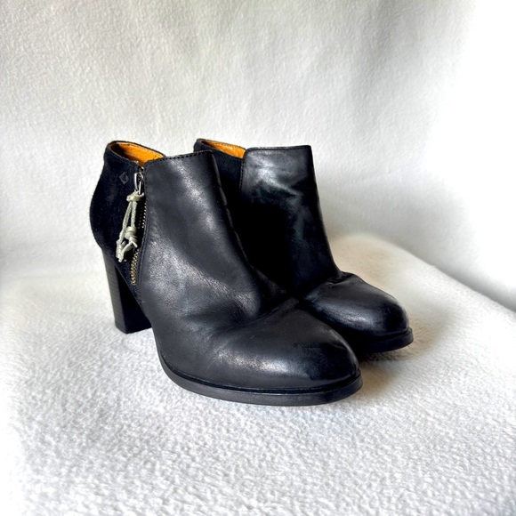 Sperry Size 9 Women's Leather Black Zippered Ankle Boots - Picture 1 of 15